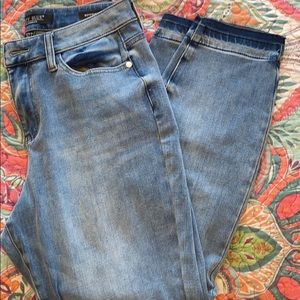 NWOT size 5 thermal distressed boyfriend JB